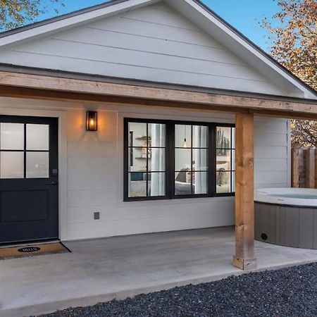 Alley Kat Guesthouse With Private Hot Tub Fredericksburg Exterior foto