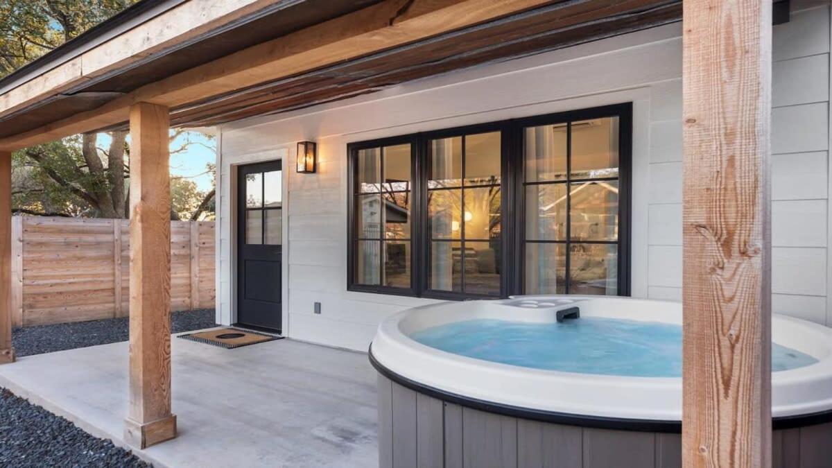 Alley Kat Guesthouse With Private Hot Tub Fredericksburg Exterior foto